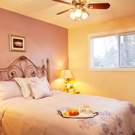 Wild Rose Bed & Breakfast แซสเกอทูน ห้อง รูปภาพ