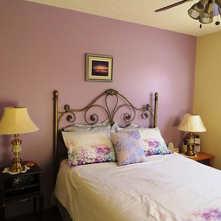 Wild Rose Bed & Breakfast แซสเกอทูน ภายนอก รูปภาพ