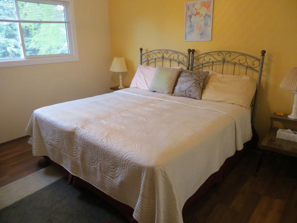 Wild Rose Bed & Breakfast แซสเกอทูน ห้อง รูปภาพ