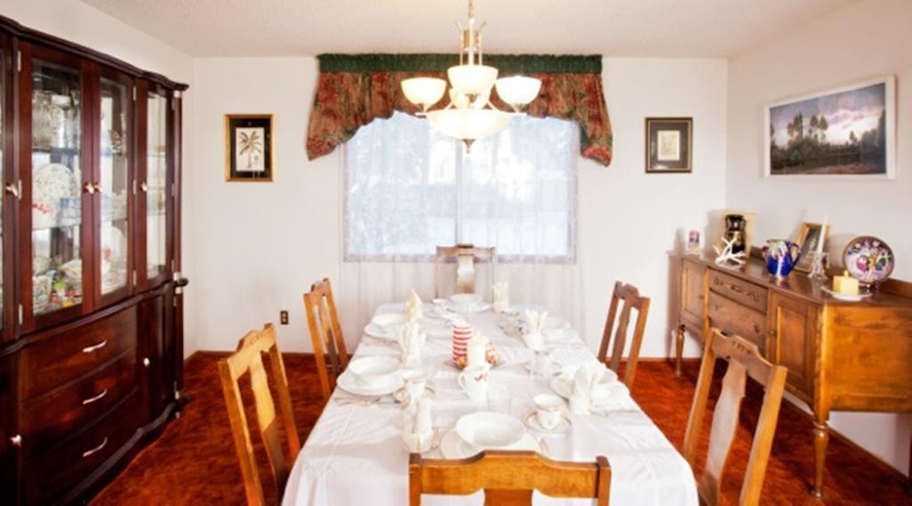 Wild Rose Bed & Breakfast แซสเกอทูน ภายนอก รูปภาพ