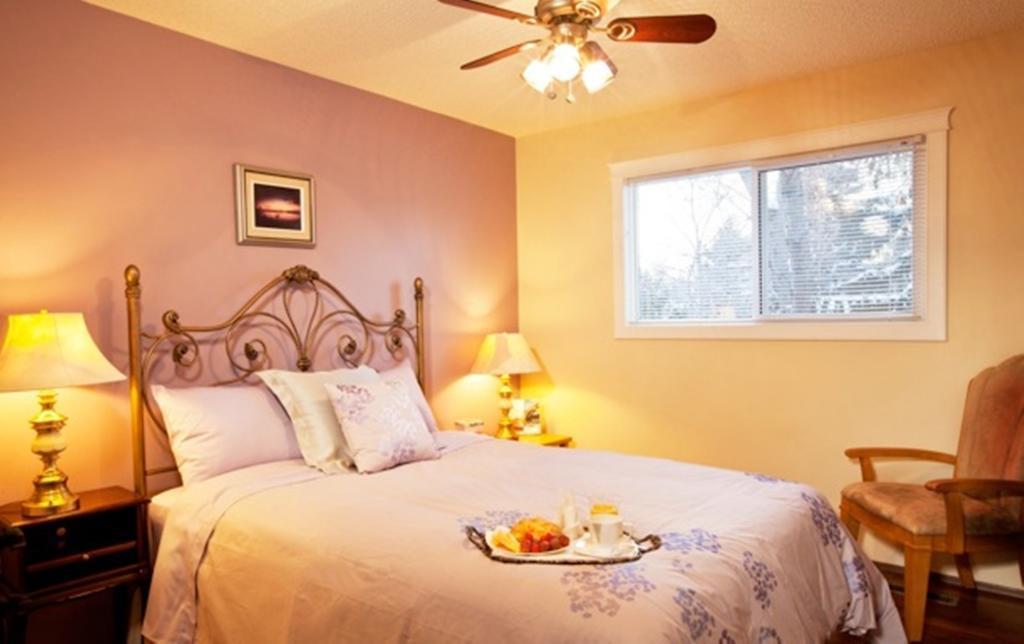 Wild Rose Bed & Breakfast แซสเกอทูน ห้อง รูปภาพ