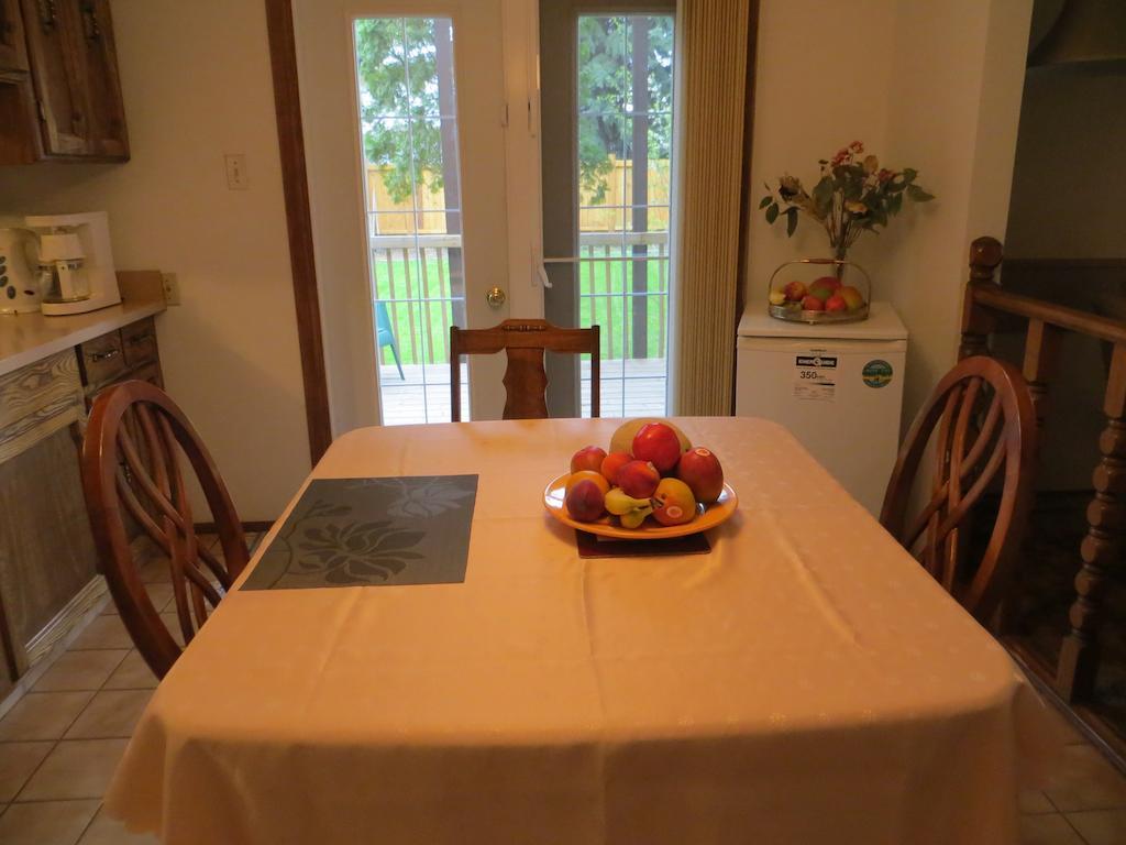 Wild Rose Bed & Breakfast แซสเกอทูน ภายนอก รูปภาพ