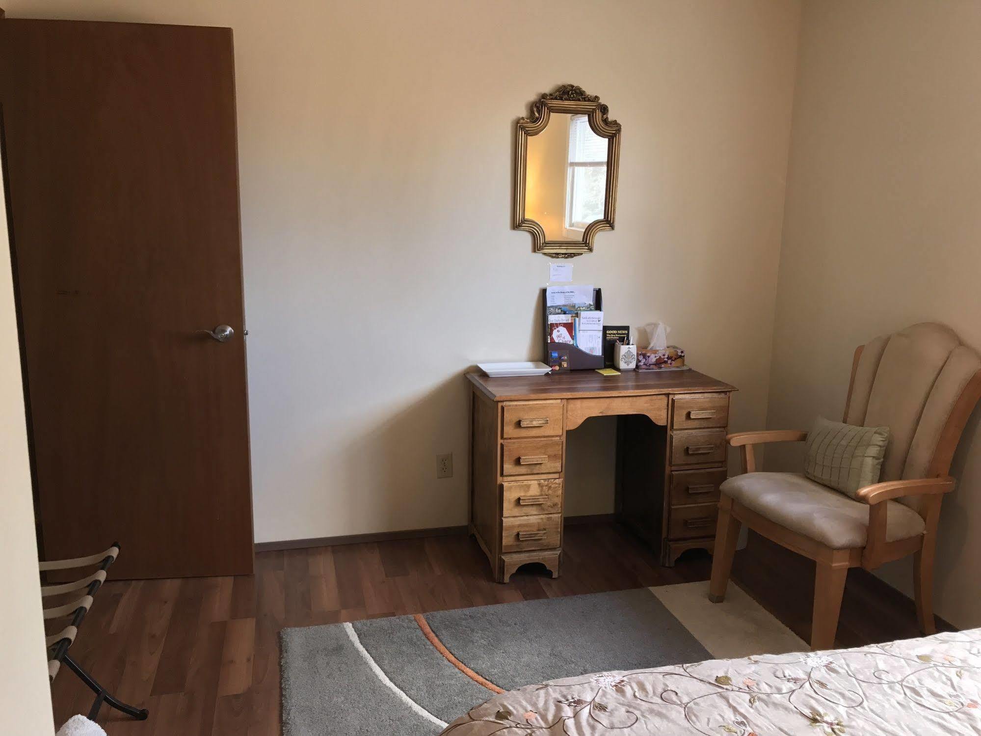 Wild Rose Bed & Breakfast แซสเกอทูน ภายนอก รูปภาพ